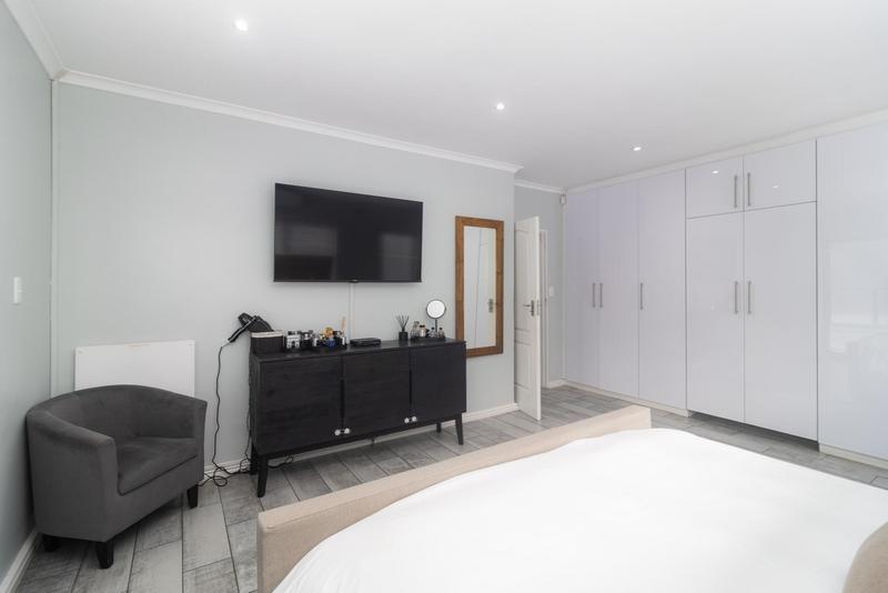 4 Bedroom Property for Sale in Vredekloof Western Cape